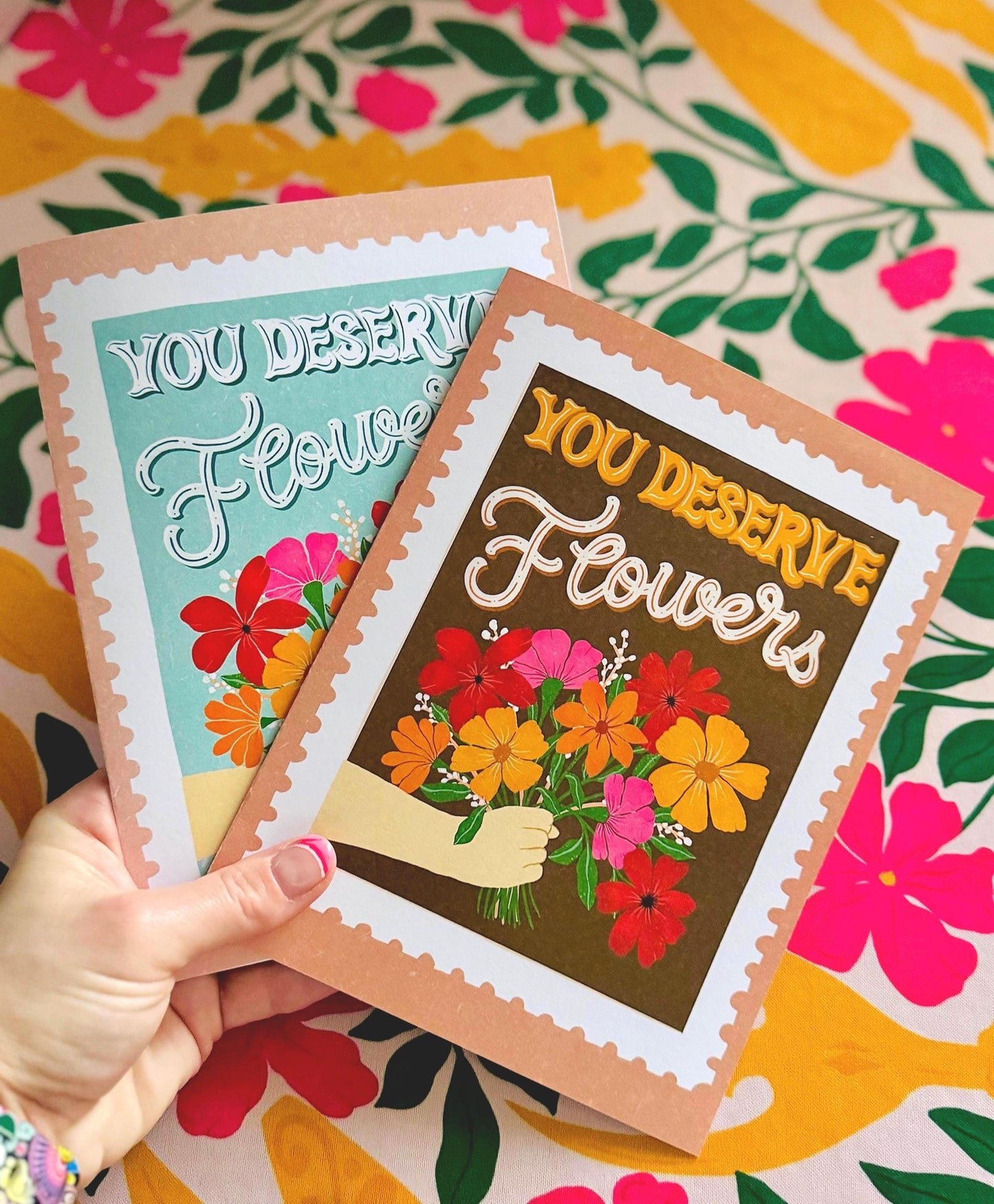 Muestre su gratitud con una tarjeta de felicitación con flores hechas a mano: perfecta para el Día de la Madre, trabajadores de la salud y amigos.