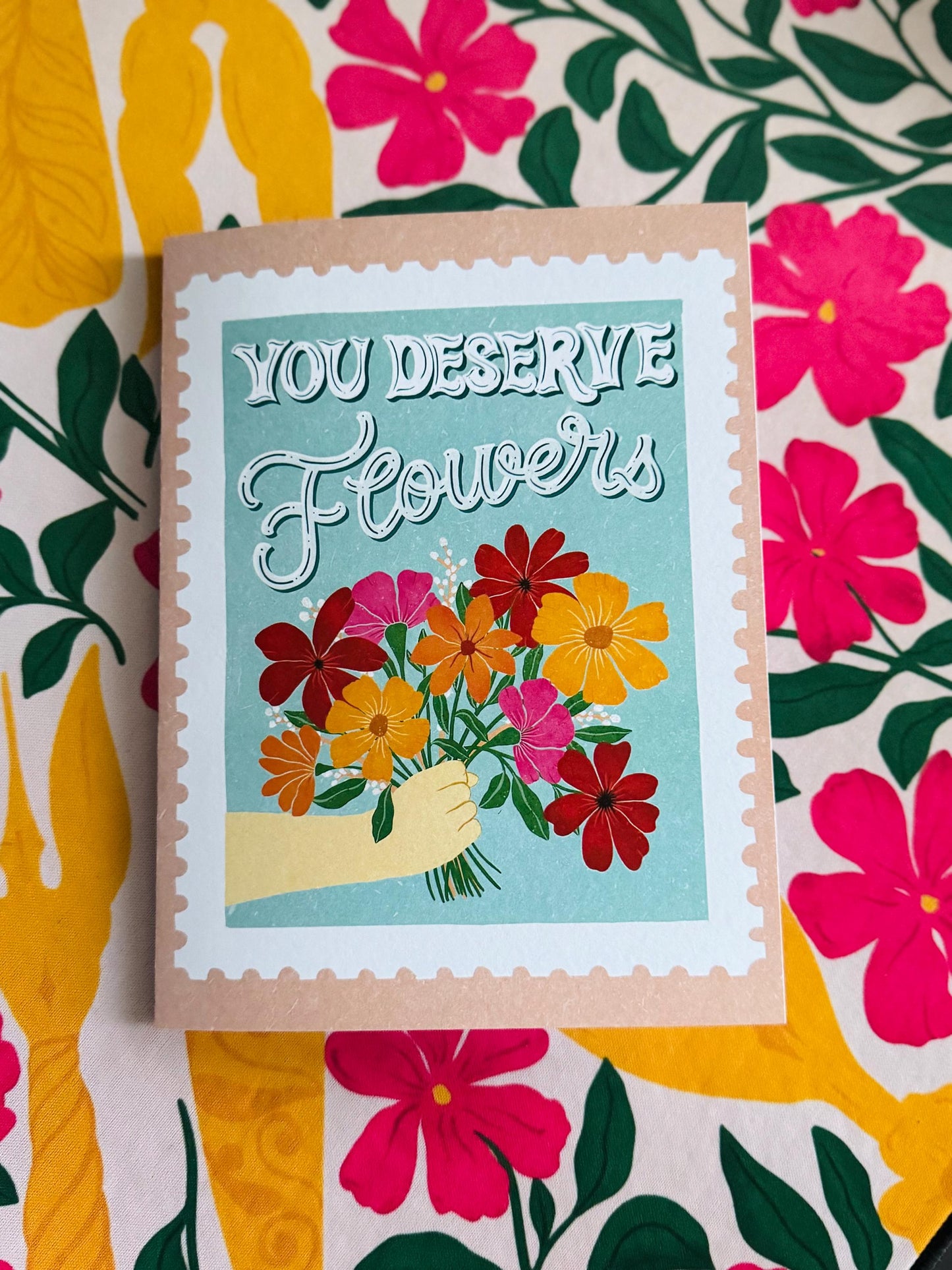 Muestre su gratitud con una tarjeta de felicitación con flores hechas a mano: perfecta para el Día de la Madre, trabajadores de la salud y amigos.