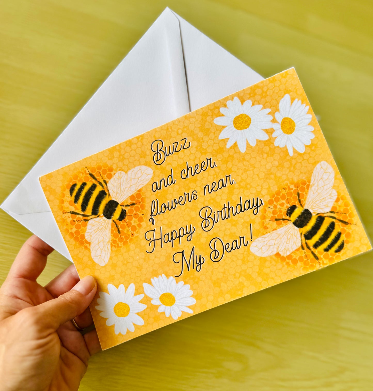Bee Birthday Card with Daisies – Cute Floral Greeting Card